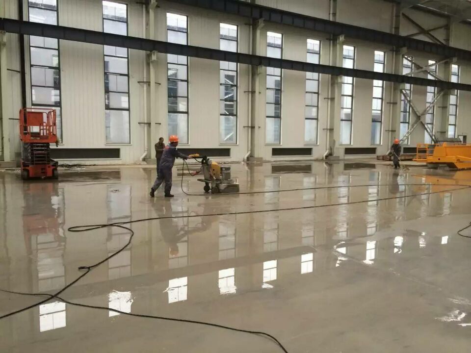 力石伯樂施工現(xiàn)場--輪胎機(jī)械車間地坪