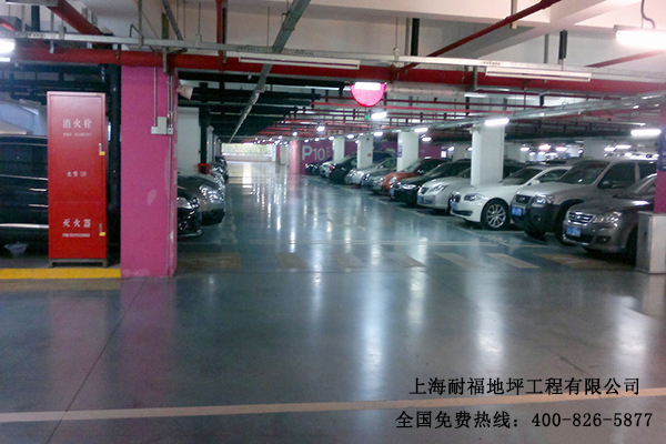 停車庫地面 停車庫地面