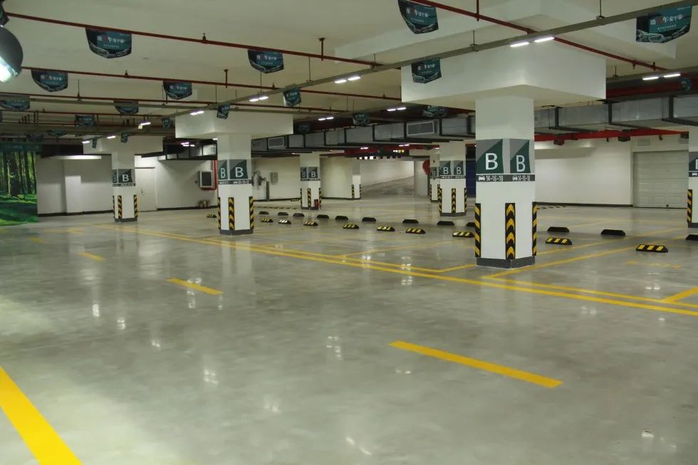 停車場地面 停車場地面