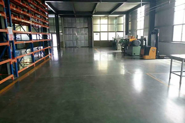 山東巨匠新能源車間地面——迪樂(lè)堡密封固化地坪