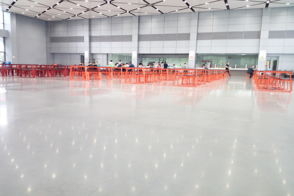 華勤通力廠區(qū)餐廳地面——迪樂(lè)堡致密鋼化地坪